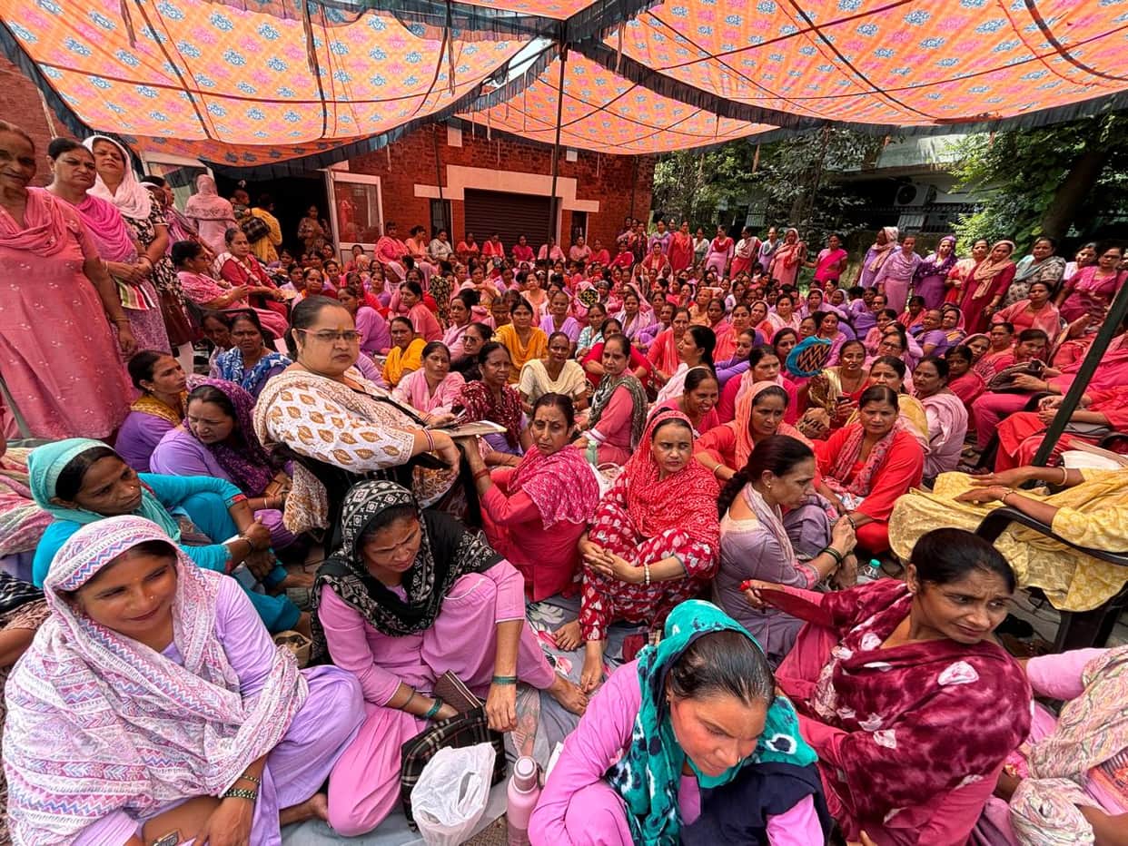 Anganwadi workers' protest continues for the 10th day