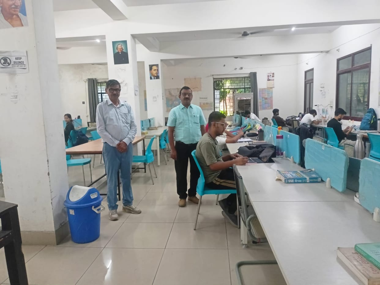 The Secretary inspected the District Library