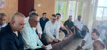 कांग्रेस मंडल नाहन की बैठक में मौजूद पदाधिकारी। संवाद