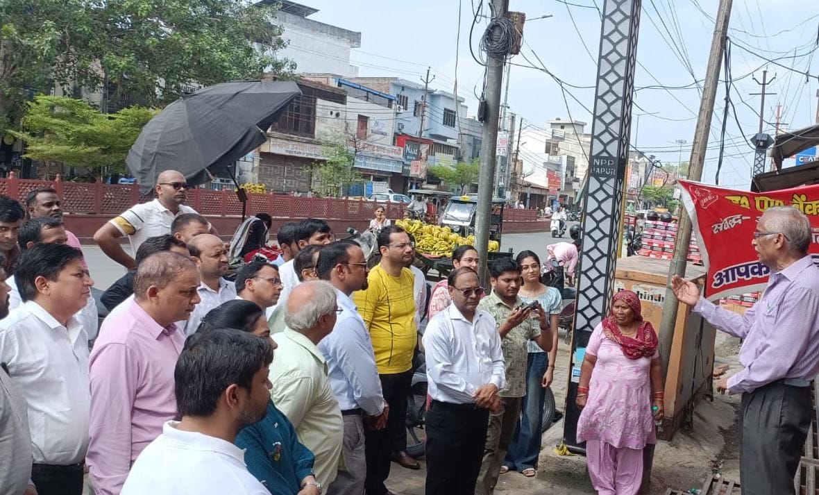 Public sector bank employees on strike over the five-day banking system.