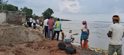 मईपुर गांव में कटान करती सरयू संवाद
