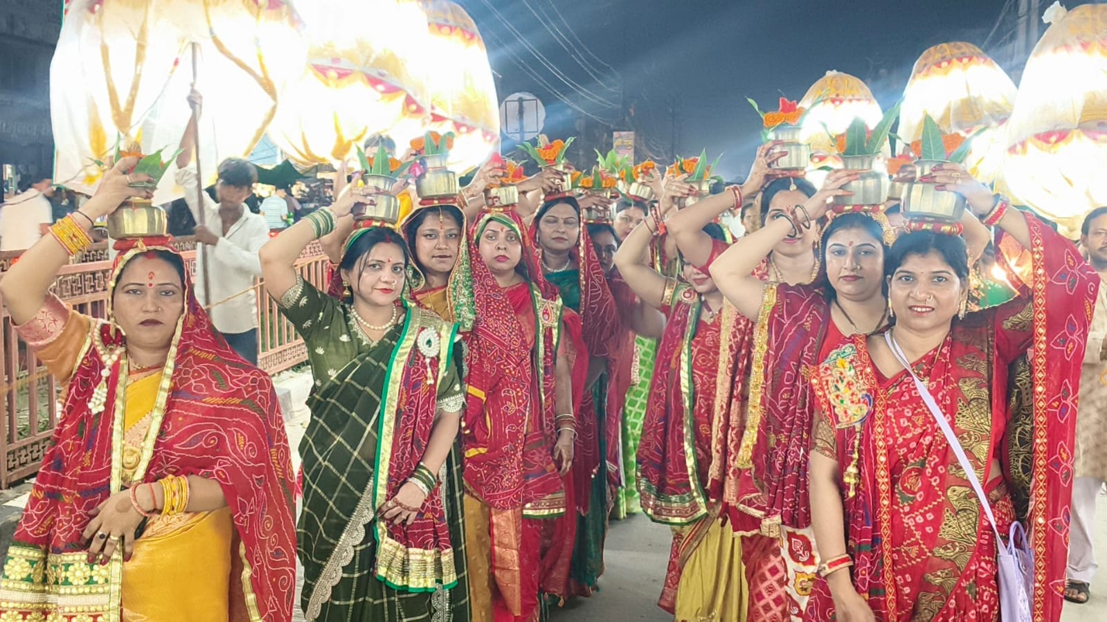 पीडीडीयू नगर में राणी सती दादी के शोभायात्रा में शामिल महिलाएं। संवाद