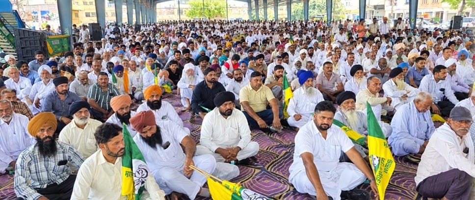 Farmers' organizations said in the Mahapanchayat: Paddy procurement should start from 15th and moisture up to 20 percent should be acceptable.