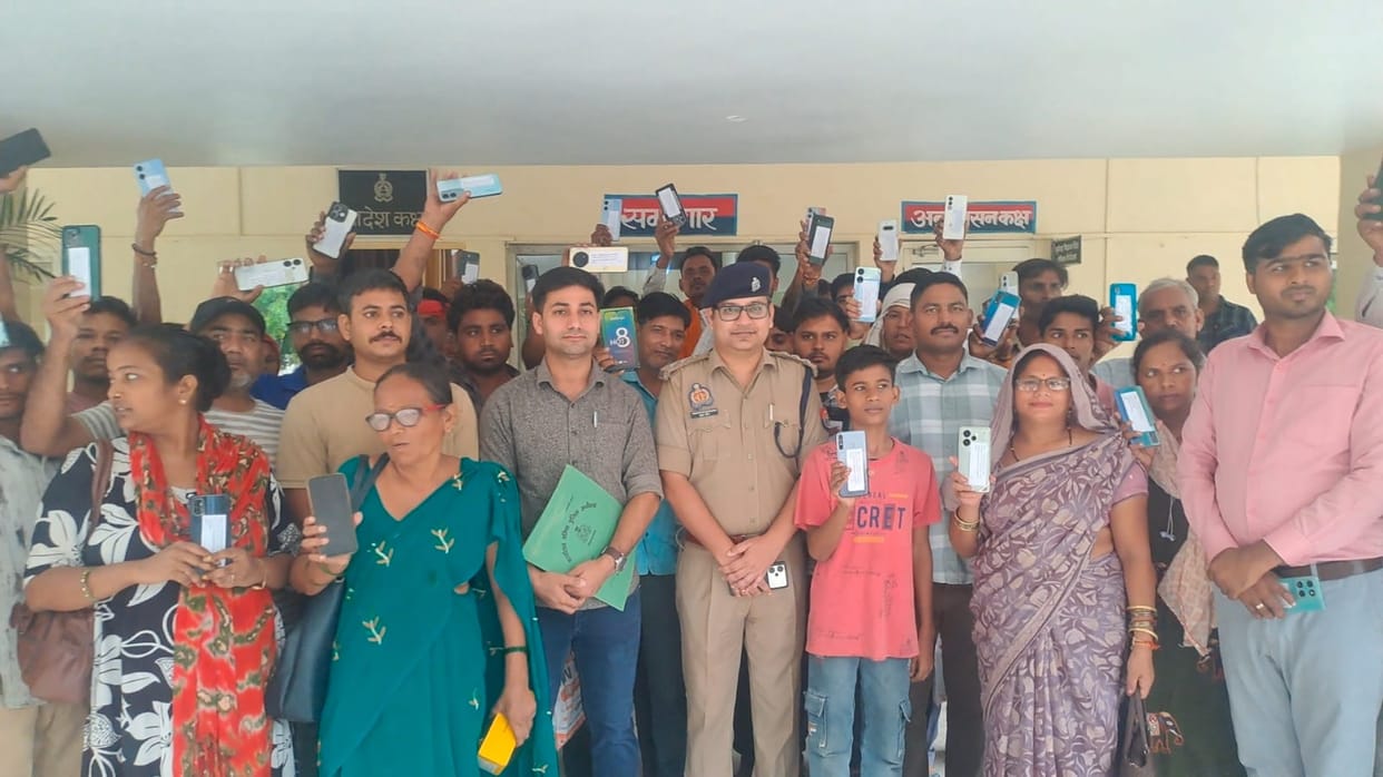 Police returned 151 mobile phones; people expressed their gratitude.