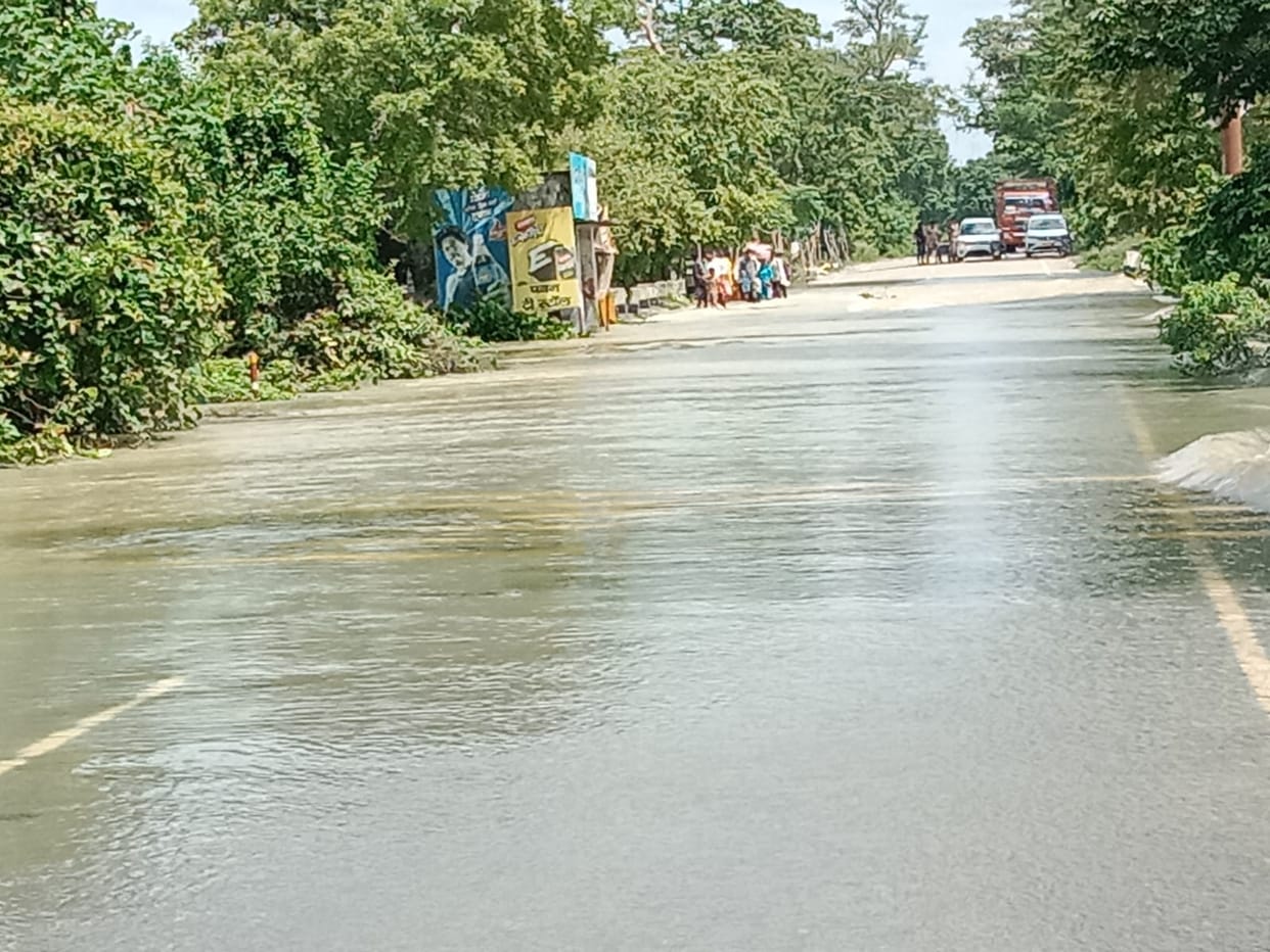 The strong current of the flood stopped the speed on the Rapta, passengers got stranded