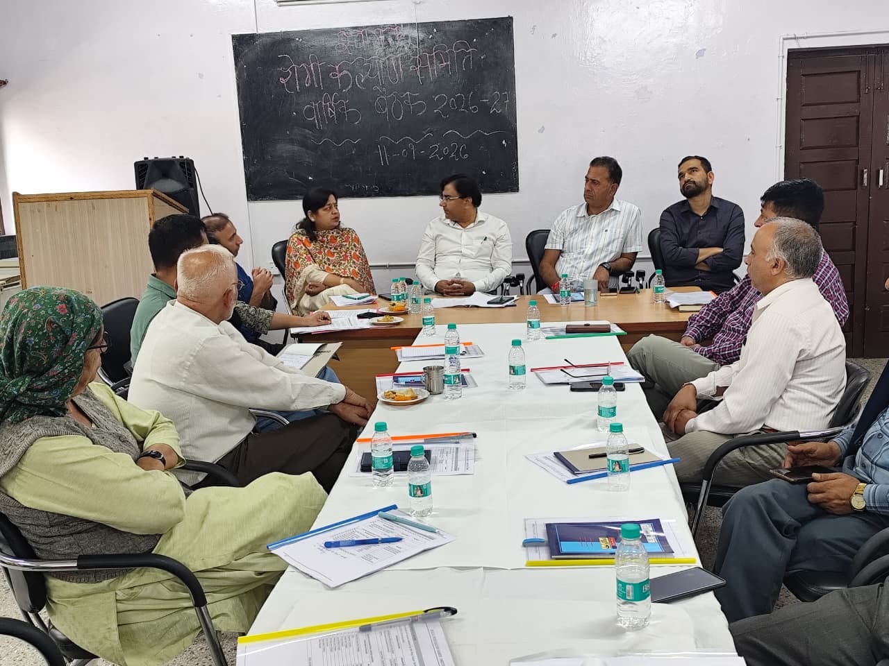 राजगढ़ अस्पताल में रोगी कल्याण समिति की बैठक में भाग लेते अधिकारी व सदस्य। स्रोत विभाग