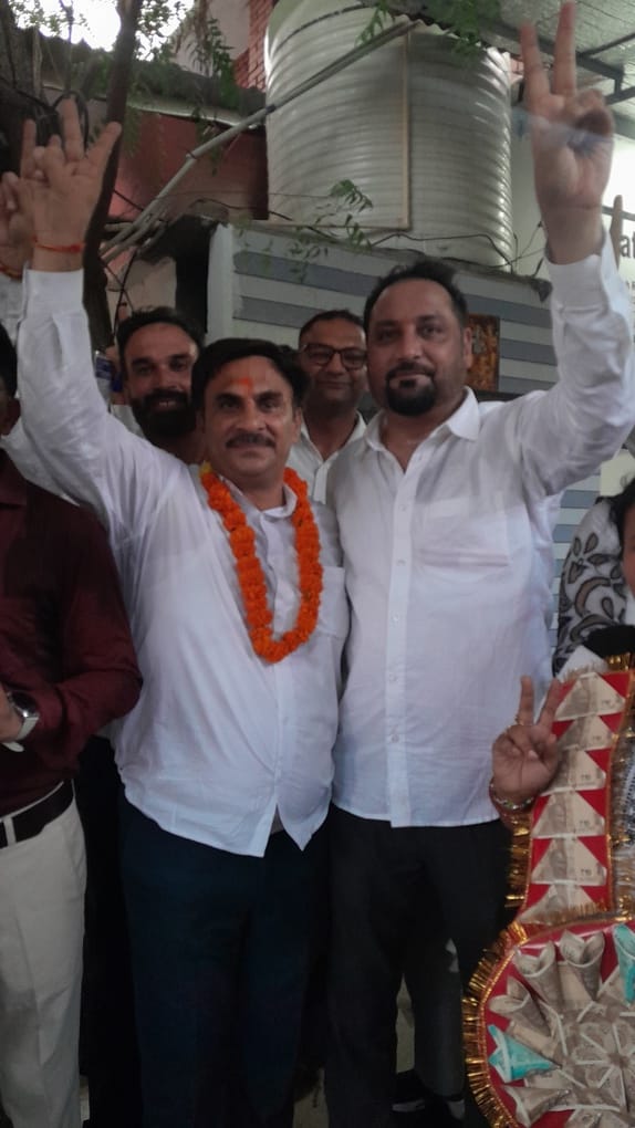 Defeating the former president, Raghubir Khinda crowned as District Bar President, Kapil Dev won the secretary post with 880 votes, Monika Sharma became the first female vice president