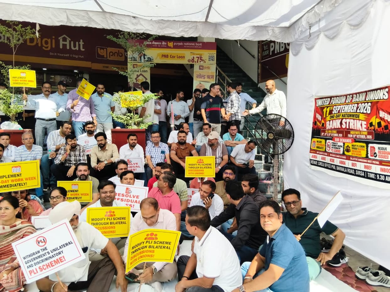 Bank workers on strike for a five-day workweek