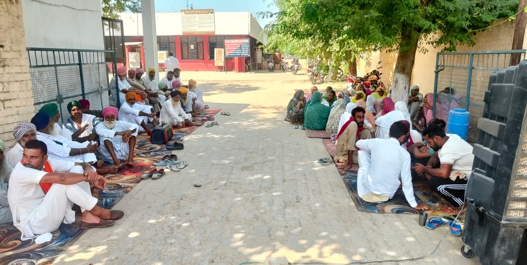 Outrage over the failure to arrest the murder accused; sit-in protest held outside Sadar Police Station.