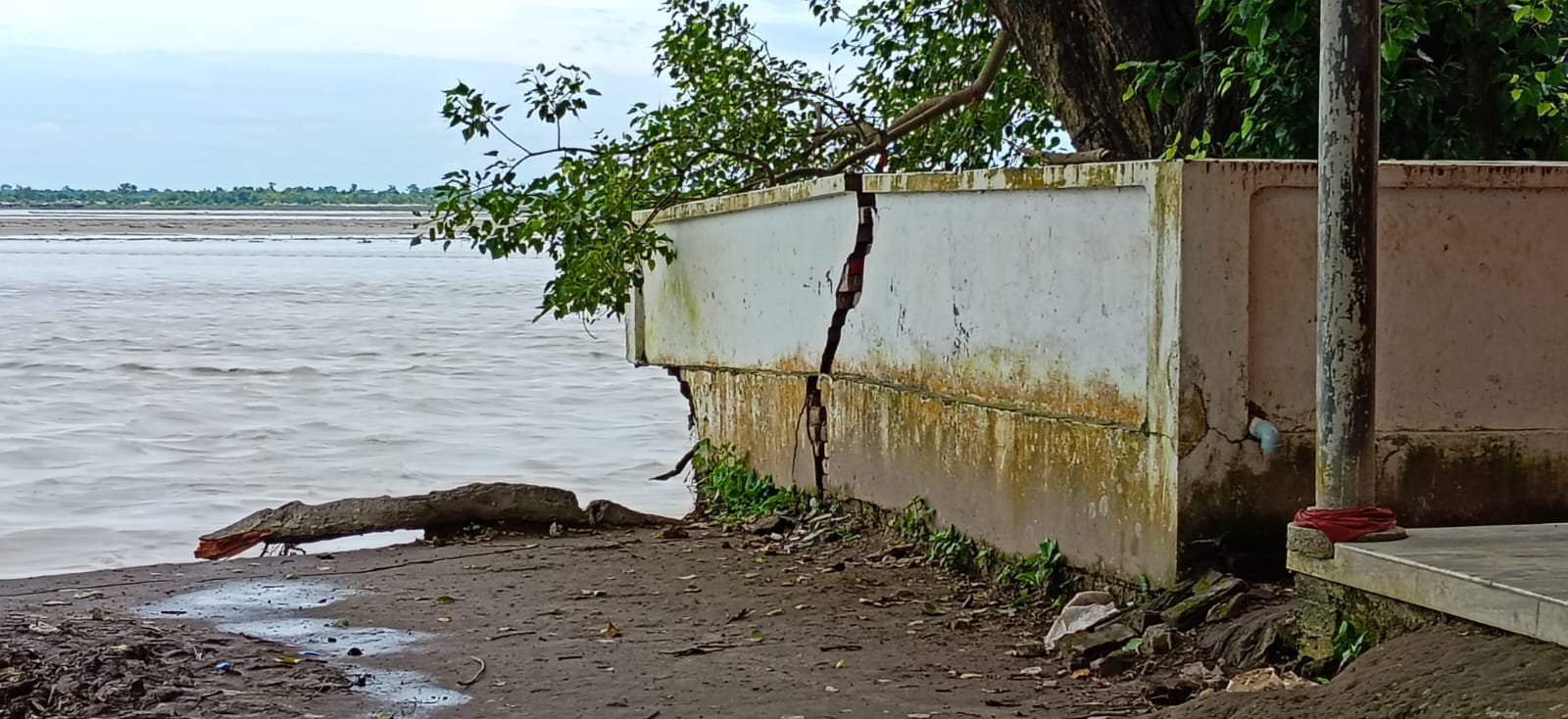शारदा नदी मे समाता वीरबाबा का स्थान।स्रोत: ग्रामीण