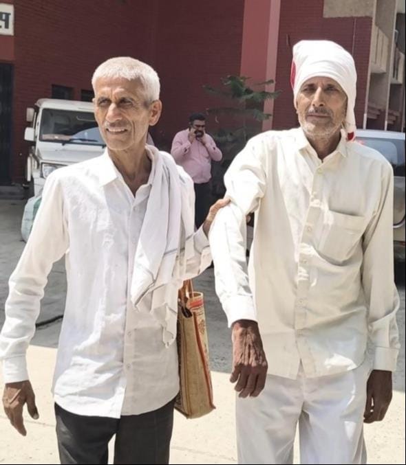 When asked about not receiving the pension, an employee told the visually impaired person to check the notice board.