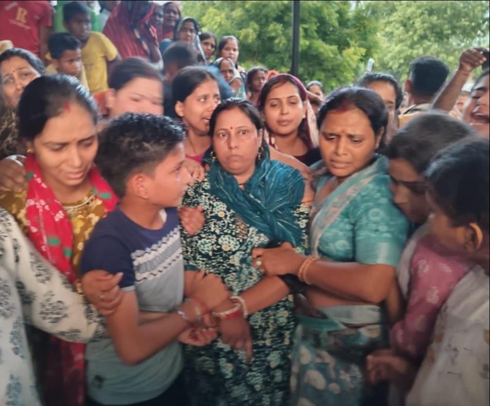 Former CRPF jawan stabbed to death for refusing to hurl abuse; brother injured.