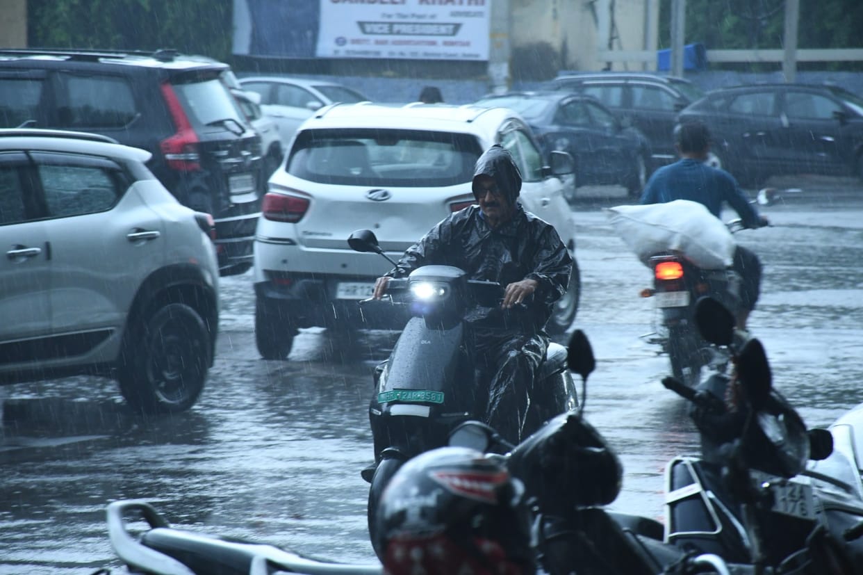 Heavy rain lashed the city; Kalanaur recorded 28 mm of rainfall.