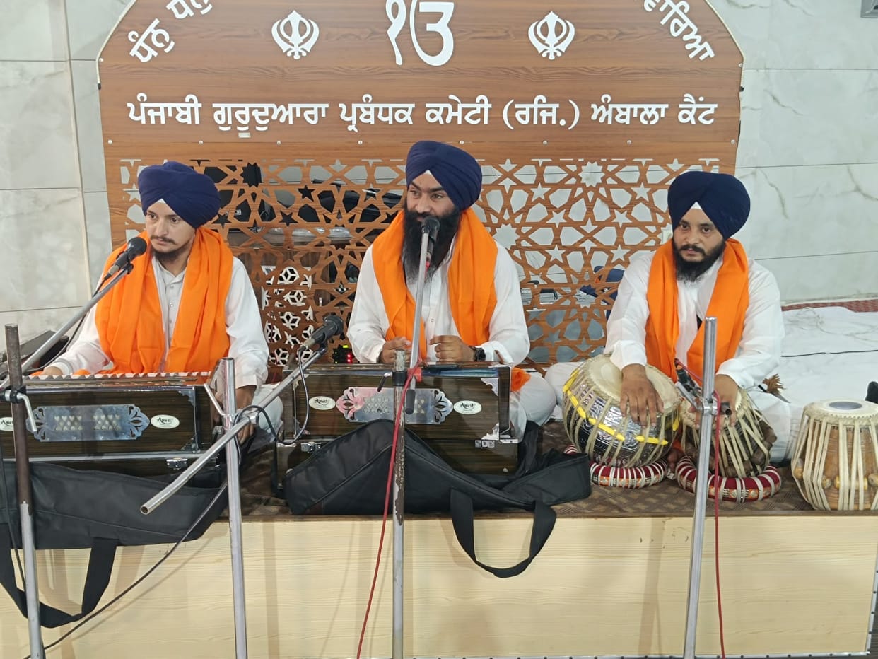 The congregation delighted in Gurbani Kirtan and received the Guru's blessings.