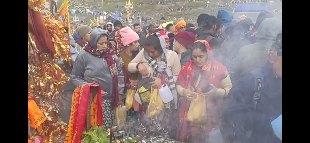 Traffic stalled on the Bharmani Mata route as the number of pilgrims increased.