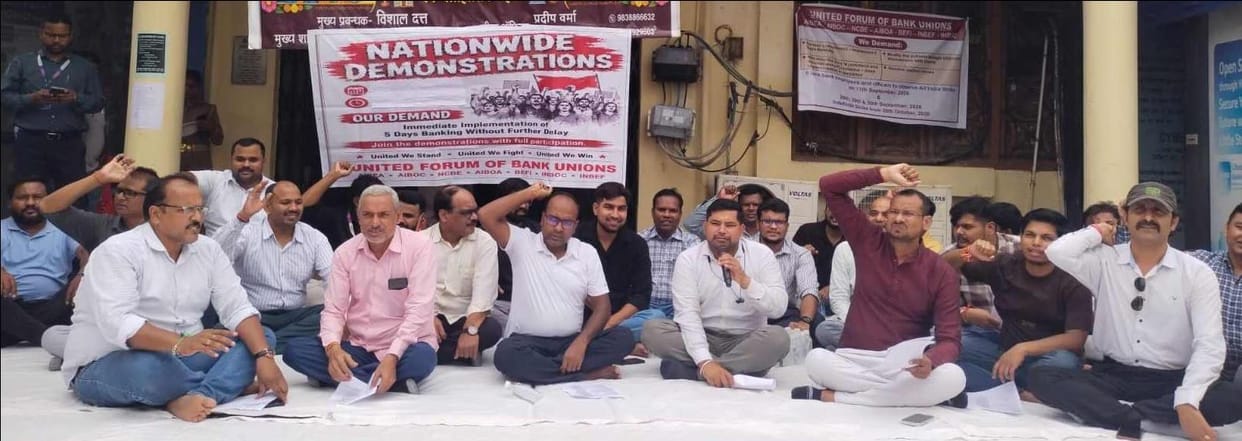 Transactions worth five billion affected by bank employees' strike.