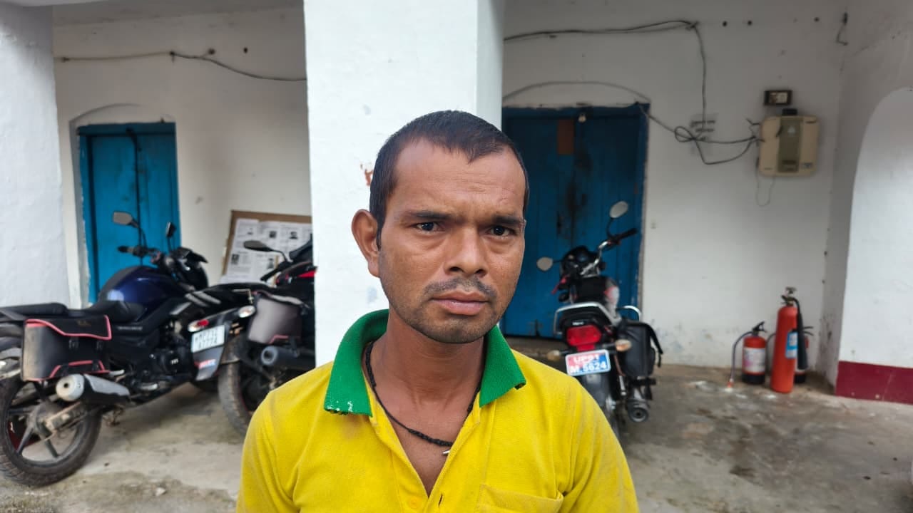 फोटो 12 एचएएमपी 21- हत्यारोपी नरेश अहिरवार। परिजन