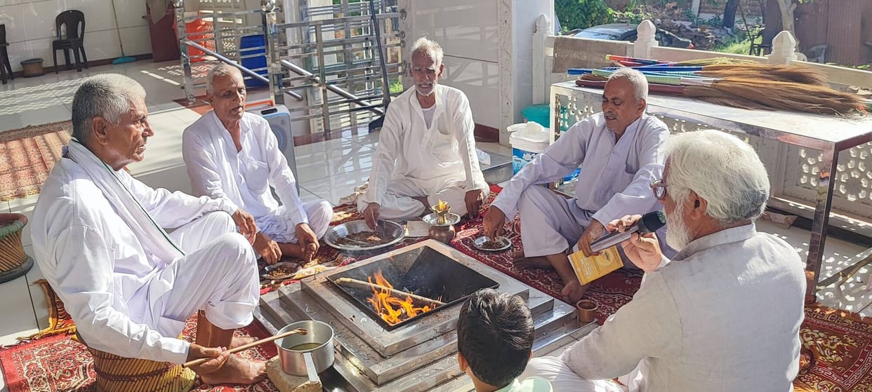 A Havan-Yajna was performed at the Baba Rupa Das Temple on Amavasya.