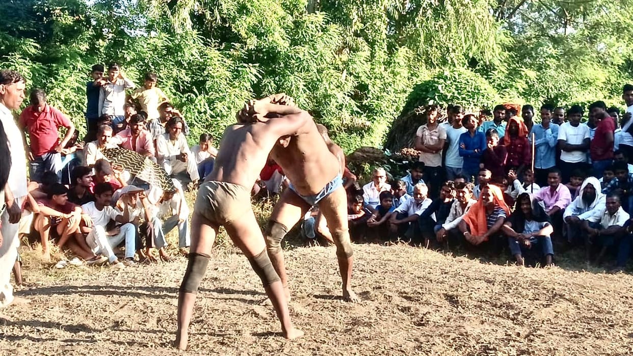 Arif defeated Vikram to win the prize wrestling match.