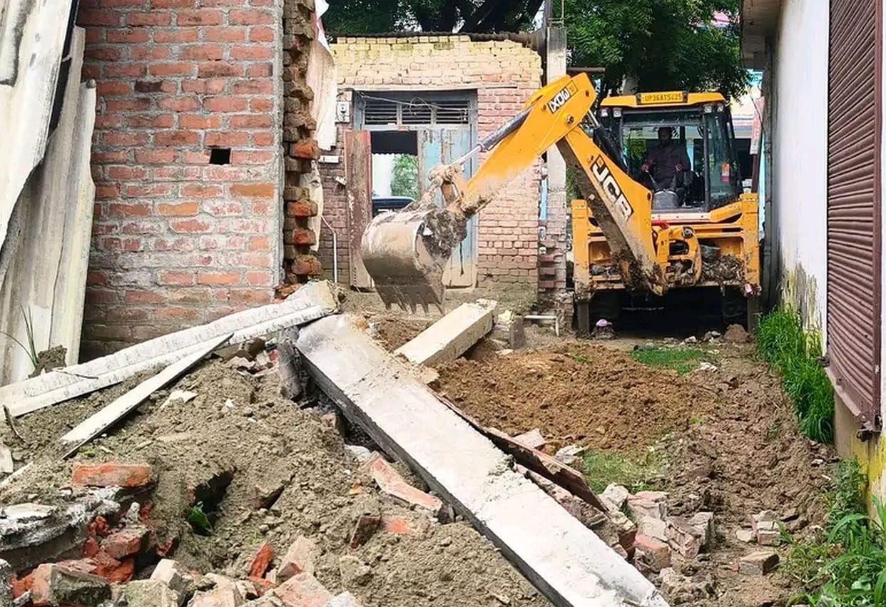 Wall built on the access path demolished.