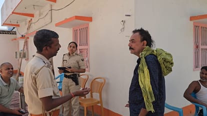 कमांडेंट की मां को बंधक बनाकर करोड़ों की डकैती