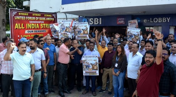 Operations halted at 276 bank branches; transactions worth 500 crore affected.