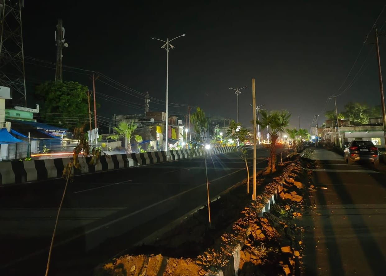 Commuters troubled by non-functional highway lights; risk of accidents.