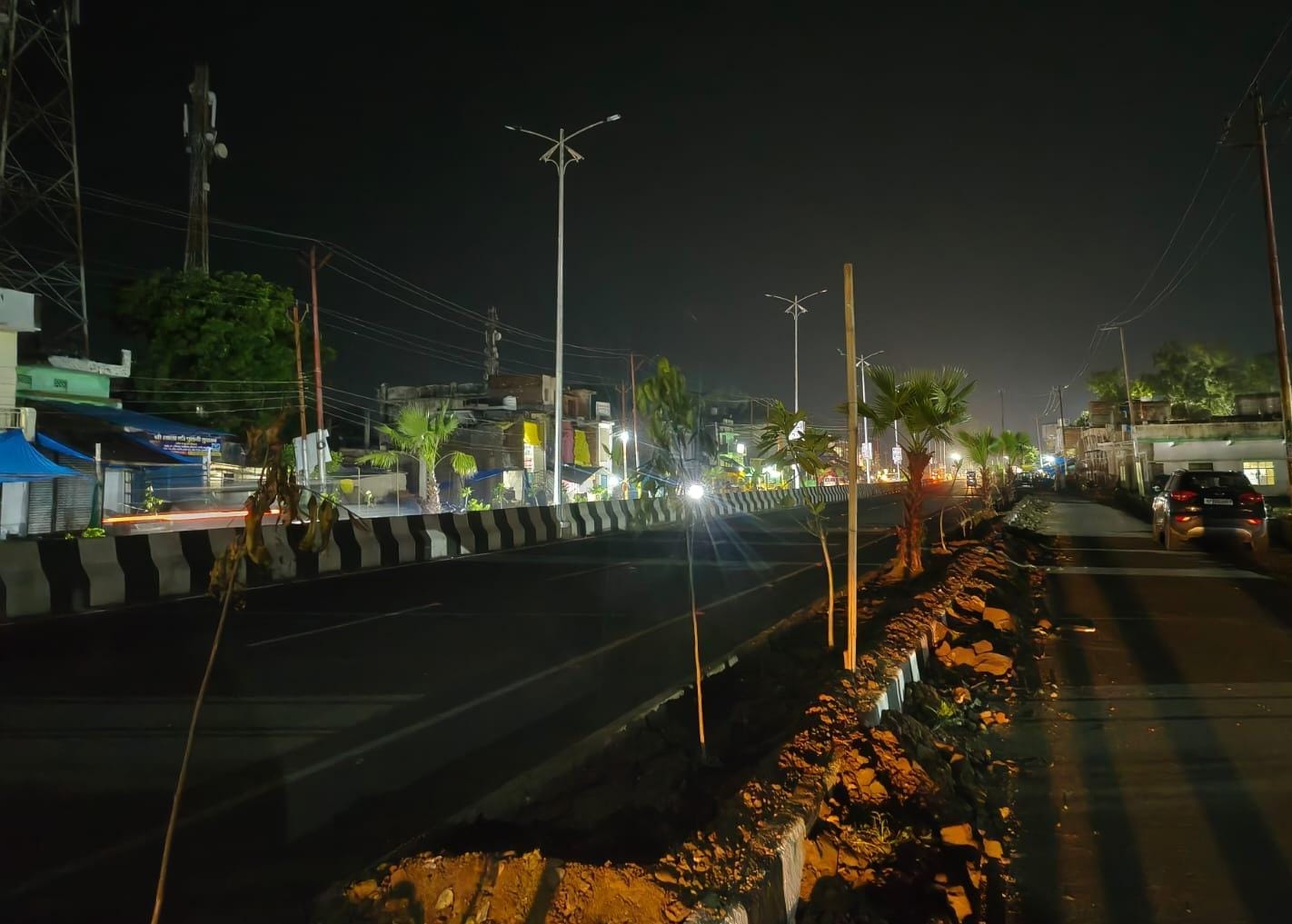 कांट कस्बे में रात में बंद पड़ीं स्ट्रीट लाइटें। संवाद