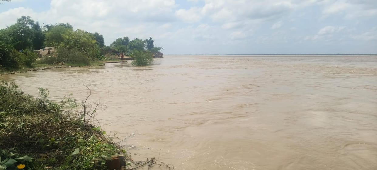 Saryu water level recedes, but hardships persist.