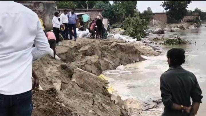 As the water level of Saryu decreases, the risk of erosion increases, causing panic in the coastal villages.