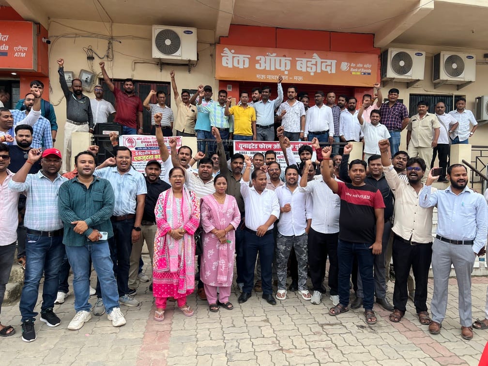 Bank employees staged a protest to voice their demands for a five-day banking week and PLI
