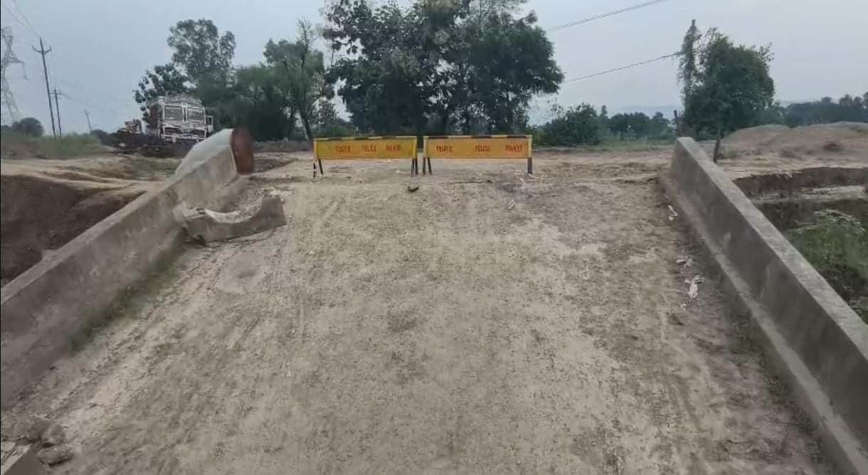पुल हुआ क्षतिग्रस्त