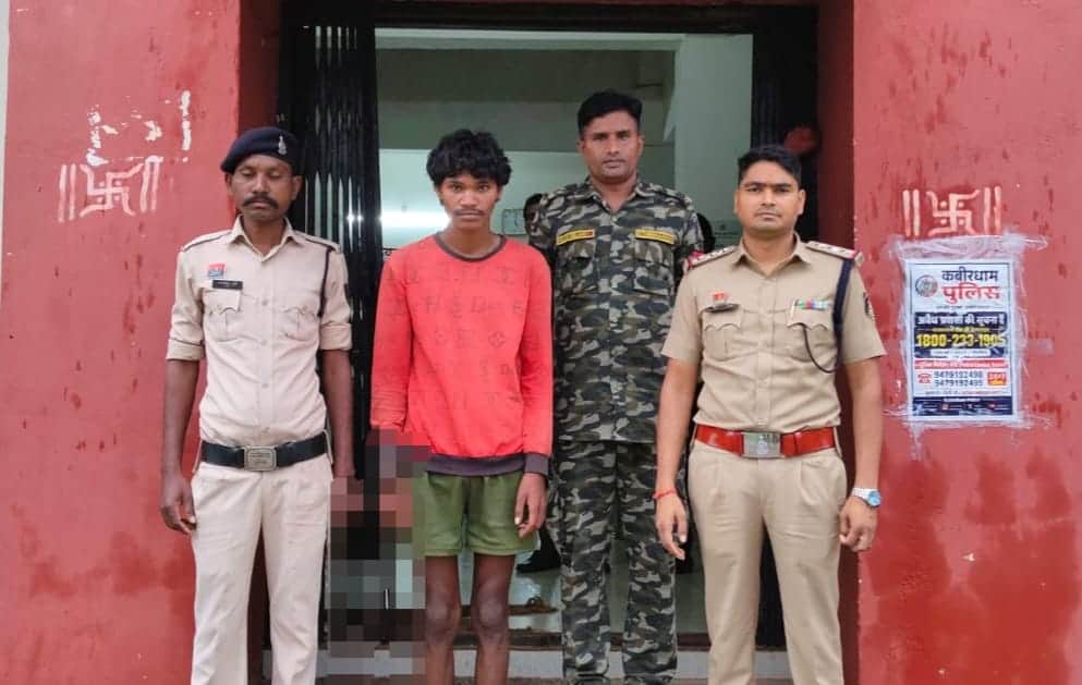पुलिस की गिरफ्त में आरोपी