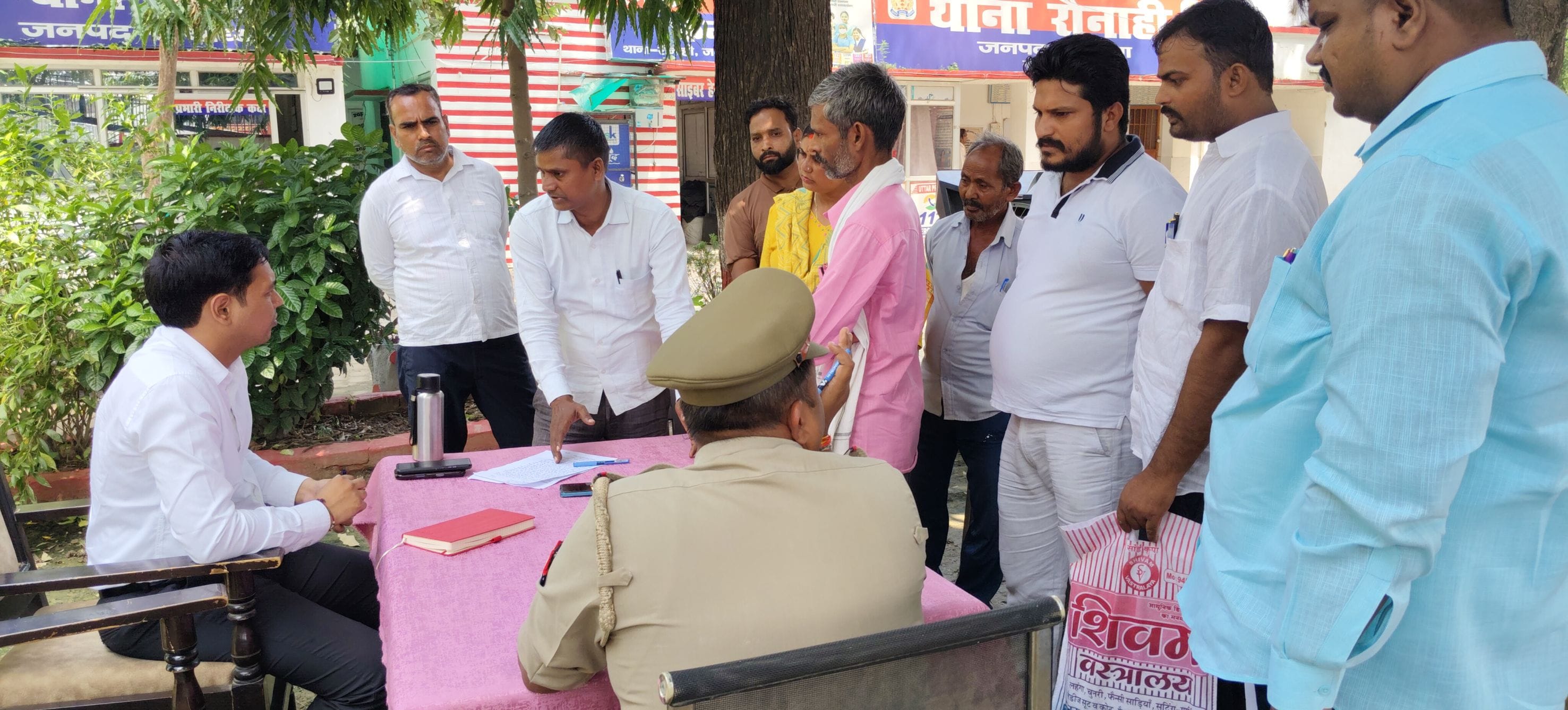 रौनाही थाने में एसडीएम आदित्य विक्रम ने सुनी समस्याएं