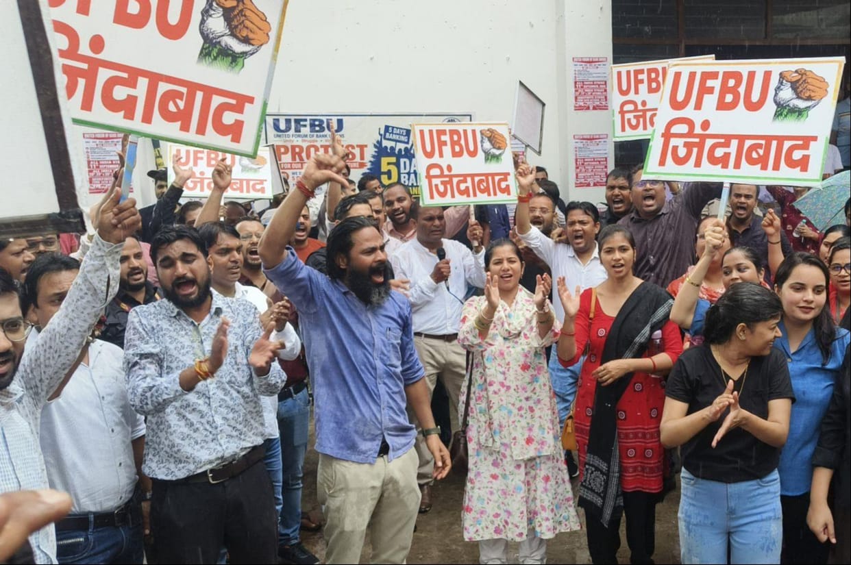 Transactions worth 500 crore stalled due to the bank strike.