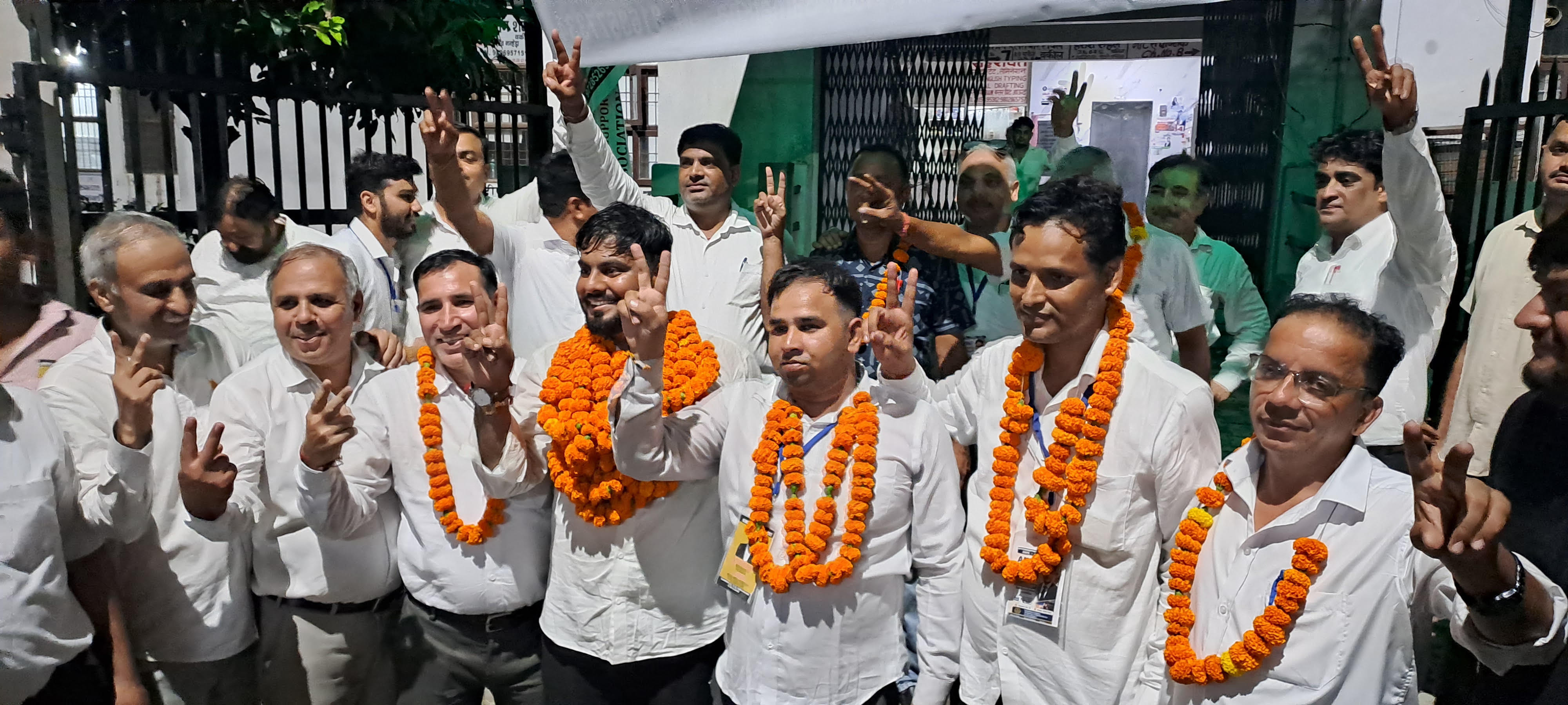 समालखा बार एसोसिएशन के नविचयनित प्रधान और अन्य पदाधिकारी। संवाद