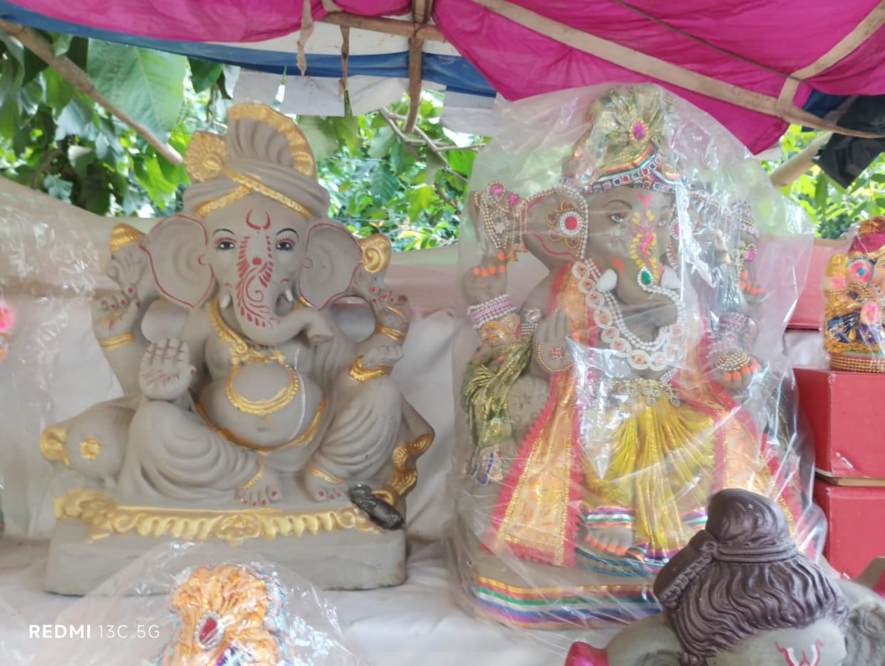 Unbaked clay Ganesha idols became the center of attraction.