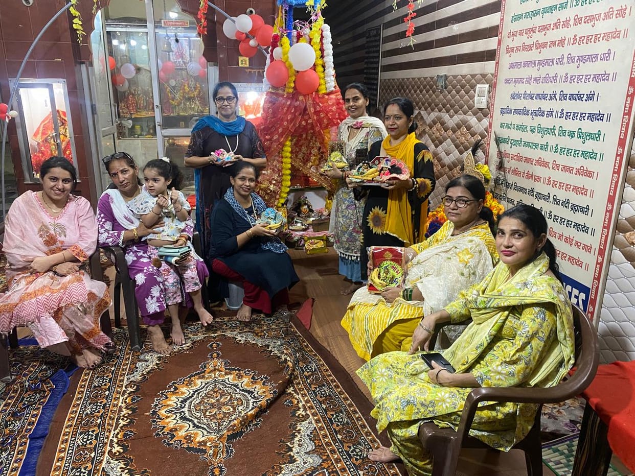 Laddu Gopal's sixth day was celebrated in the temple