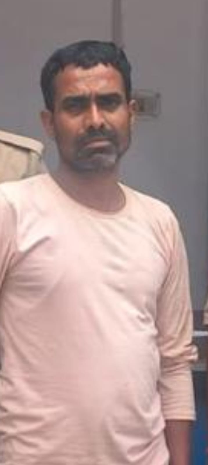 Tailor attacked with scissors for complaining about betting, condition critical
