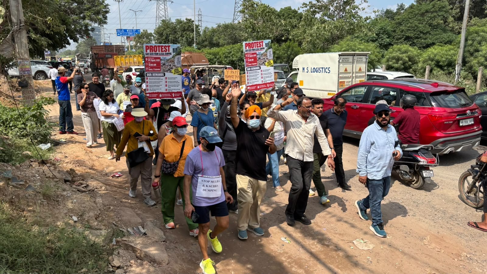 अवैध कचरा डंपिंग के खिलाफ आईएफसी चौक पर प्रदर्शन, नागरिकों ने उठाई 12 मांगें। निवासी