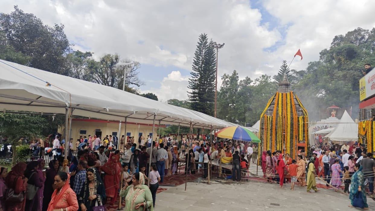 15,000 people paid obeisance at the Mahakal Temple.