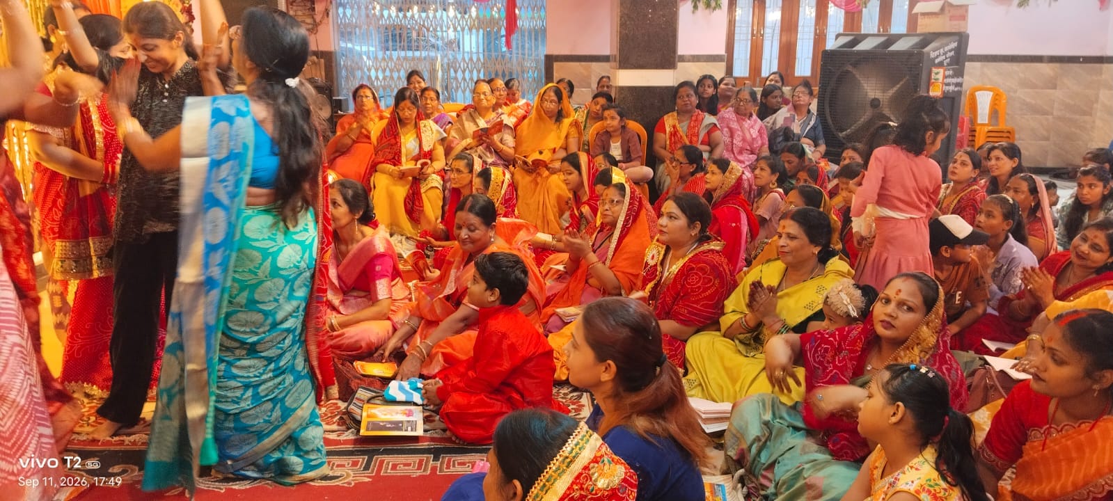 बढ़नी क्षेत्र के श्रीराणी सती दादी मंदिर में जन्मोत्सव कार्यक्रम में दर्शन-पूजन में शामिल महिला