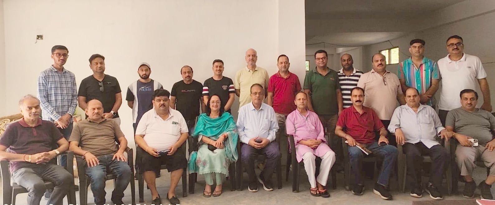 एयरोसिटी वेलफेयर हाउसिंग सोसाइटी की नई कार्यकारिणी के पदाधिकारी और सदस्य। स्रोत : सोसाइटी