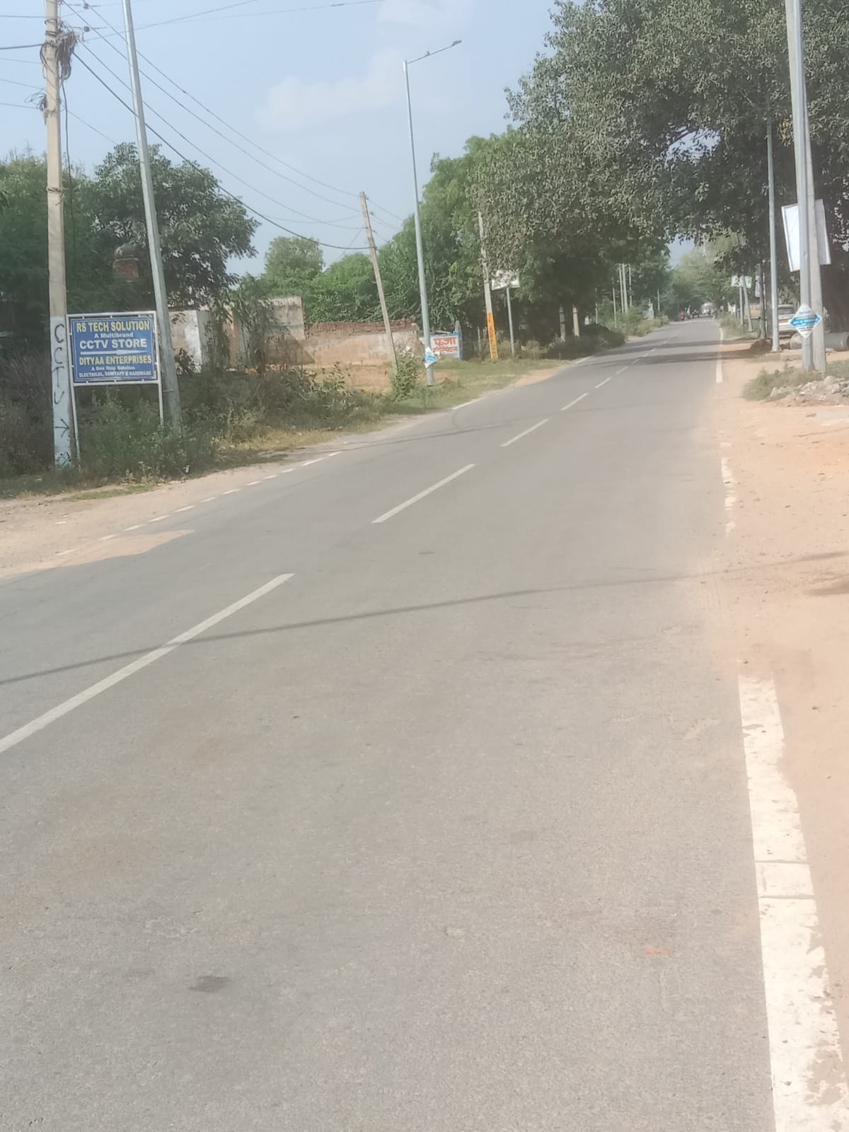 फोटो 5नांगल चौधरी शहर से गुजरता सड़क मार्ग।संवाद