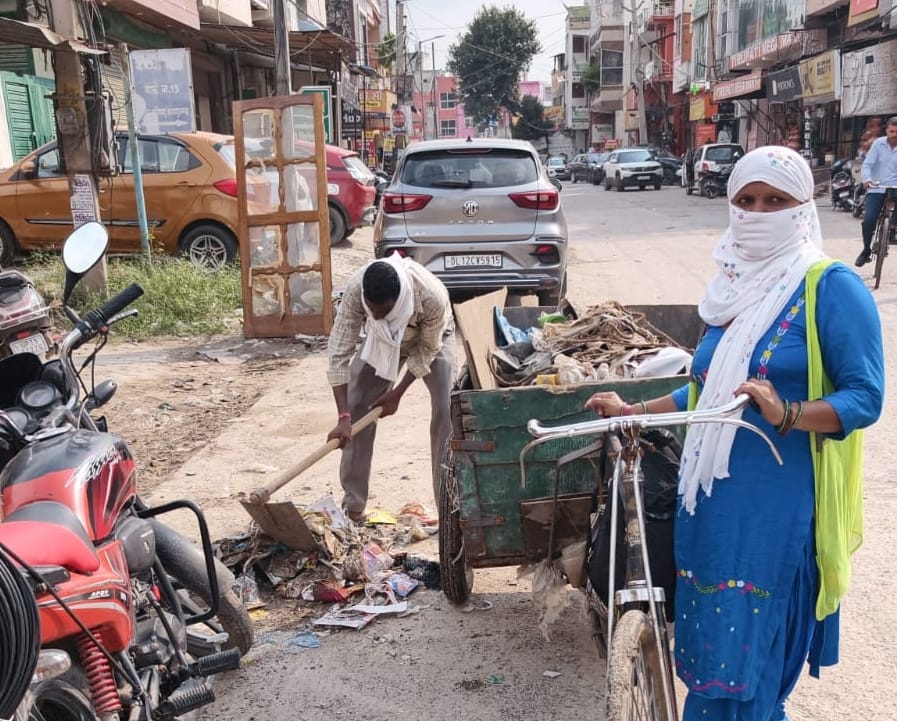 Sanitation workers' strike called off following agreement; staff resumes garbage collection.