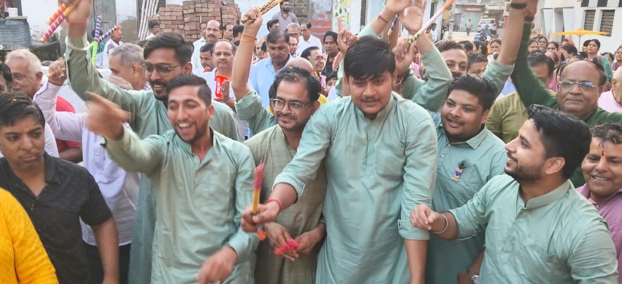 Morning procession taken out from Kharkhari neighborhood.