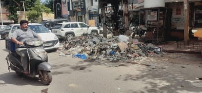 फोटो : सोनीपत के मॉडल टाउन में पड़ा कूड़े का ढेर। संवाद