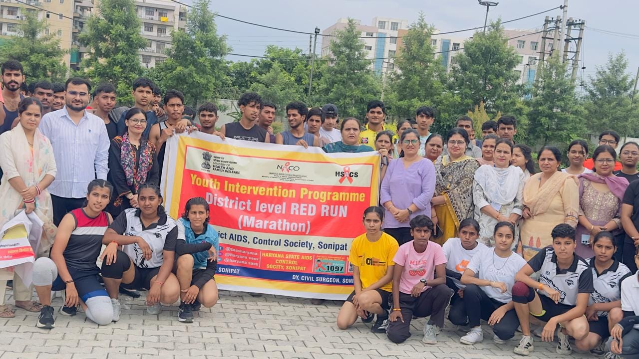 फोटो:  सोनीपत के राजकीय महिला महाविद्यालय, सेक्टर-12 में आयोजित मैराथन में शामिल प्रतिभागी। स्र