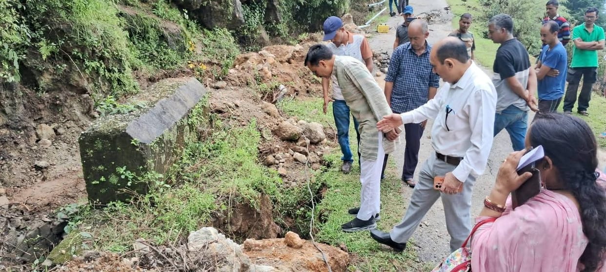 Land subsidence in Galu Panchayat has put four residential houses at risk.