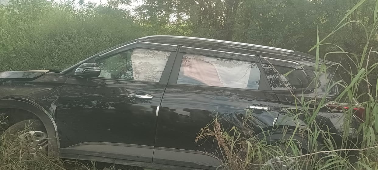 Car goes out of control and lands in bushes near Narwal bus stand; one injured.